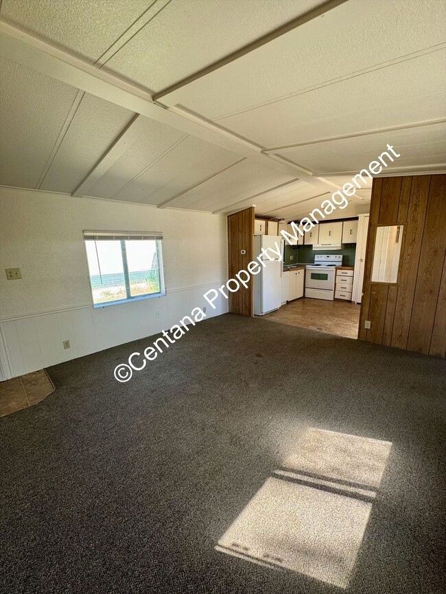 Building Photo - 3 Bedroom 2 Bath Home