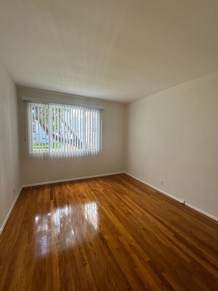 Building Photo - 1792 Grevelia St