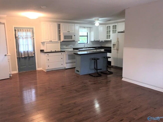 Primary Photo - 22193 Bragg St