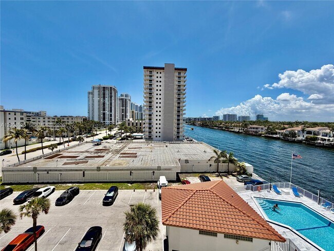 Building Photo - 1410 S Ocean Dr