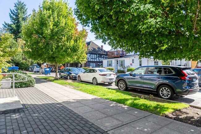 Building Photo - 4302 7th Ave NE