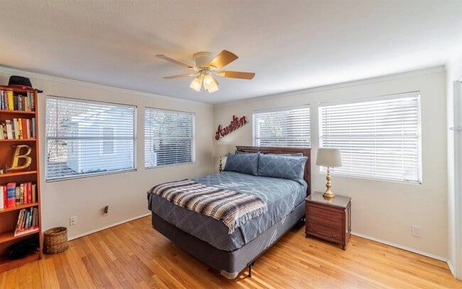 Building Photo - 1503 Newton St