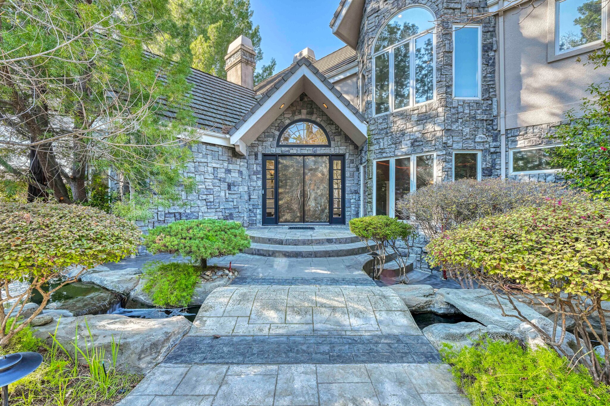 Building Photo - 8985 Vista de Lago Ct