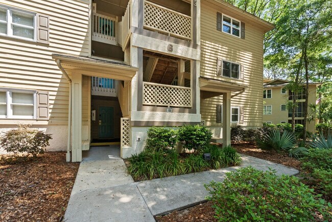 Building Photo - 223 Clubhouse Rd
