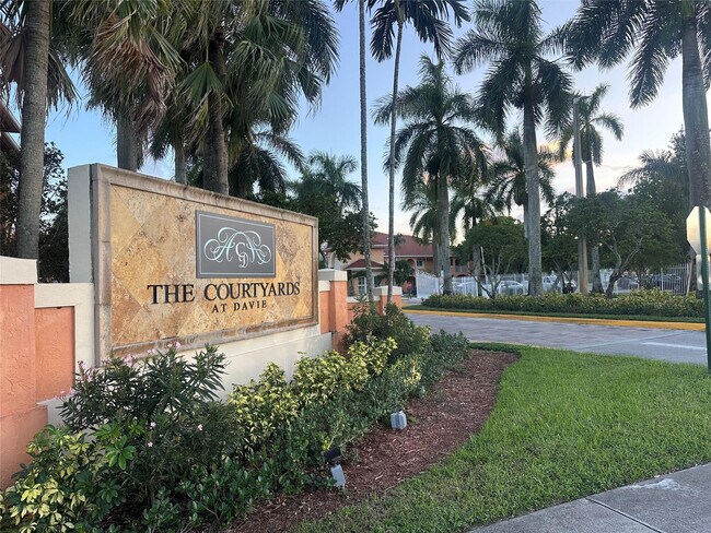 Building Photo - 6928 SW 39th St