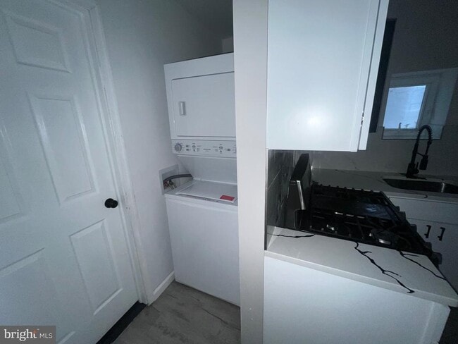 Building Photo - 6413 Buist Ave