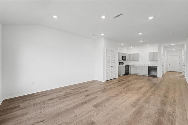 Building Photo - 6607 SW Devotion Ave