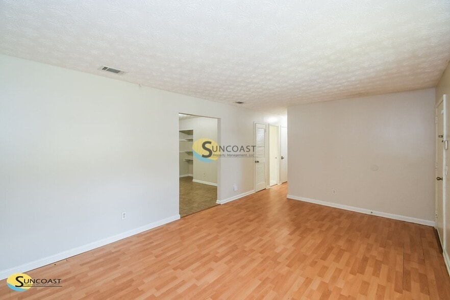 Building Photo - 4533 Jade Dr E