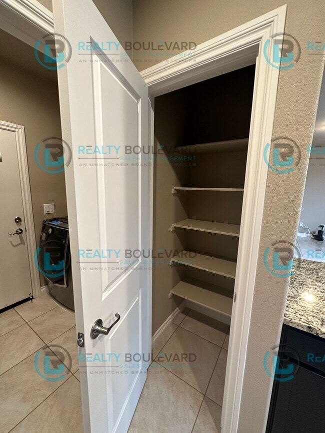 Building Photo - Beautiful 3 Bedroom located in Cold Springs!