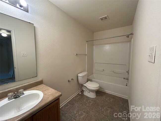 Building Photo - 3015 Meadow Knoll Dr