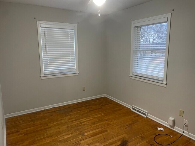Building Photo - 4932 N Creasy Springs Rd