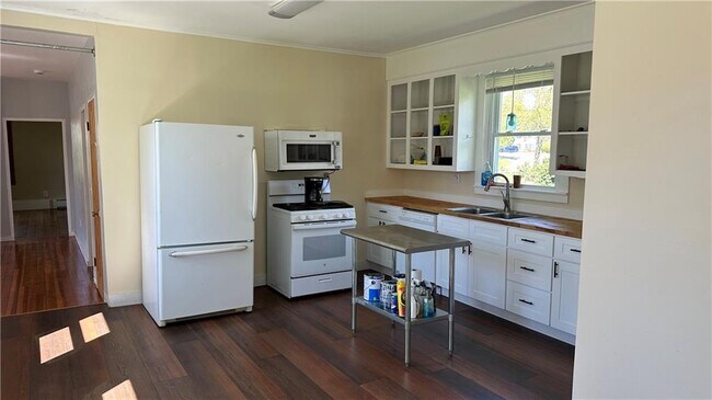 Building Photo - 3560 Kingstown Rd