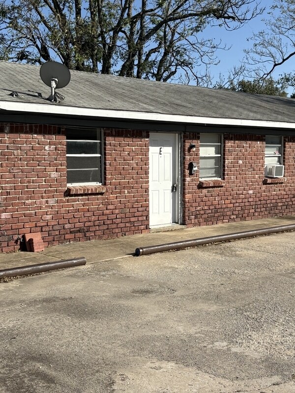 Building Photo - 1502 W South St