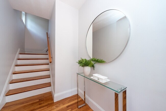 Building Photo - 333 Vermont St