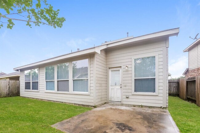 Building Photo - 15118 Sierra Ridge Dr