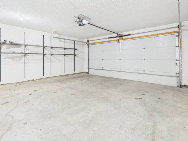 Building Photo - 703 Iron Horse Dr