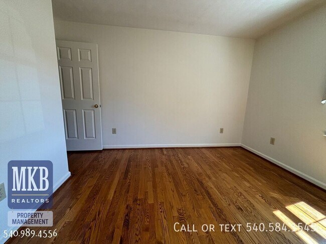 Building Photo - 5175 Lakeland Dr