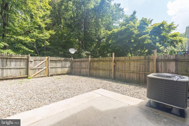 Building Photo - 2054 Forest Hill Ln