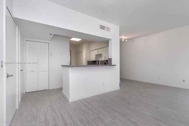 Building Photo - 3255 NE 184th St