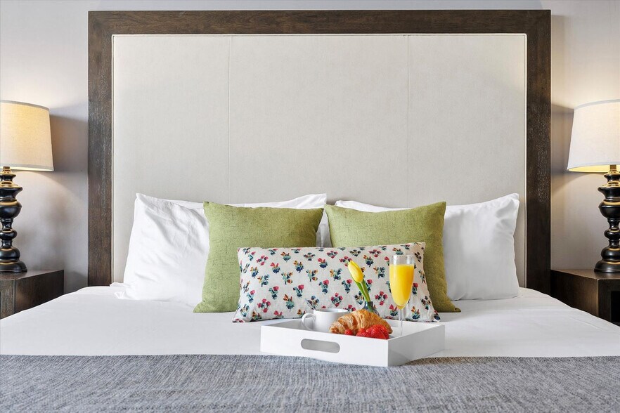 Primary Photo - 2889 McFarlane Rd