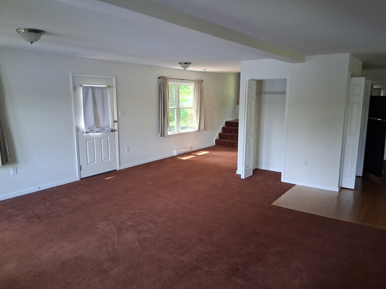 Building Photo - 40 Brooks Pond Rd