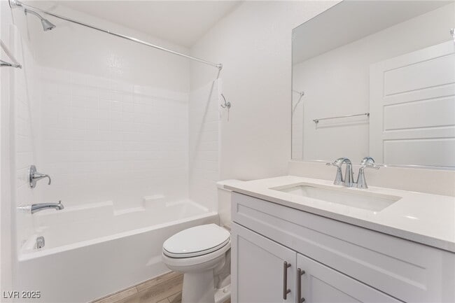 Building Photo - 943 Watford Pl