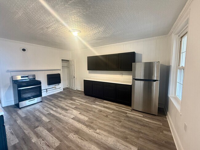 Building Photo - 37 Harmony St