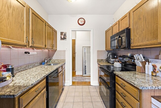 Building Photo - 1015 Washington St