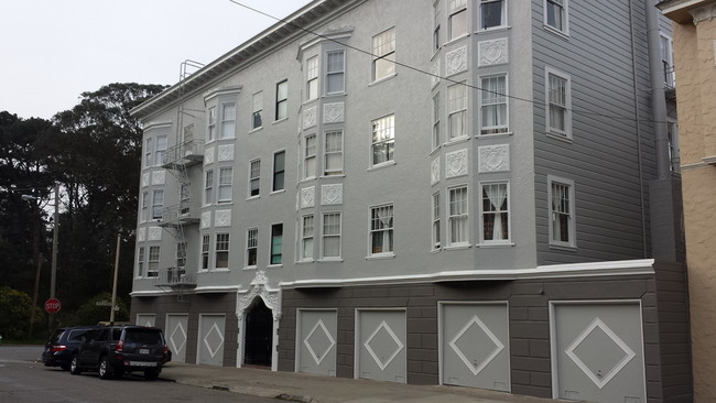 Building Photo - 895 31st Ave