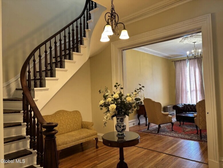 Building Photo - 44 Clinton Ave