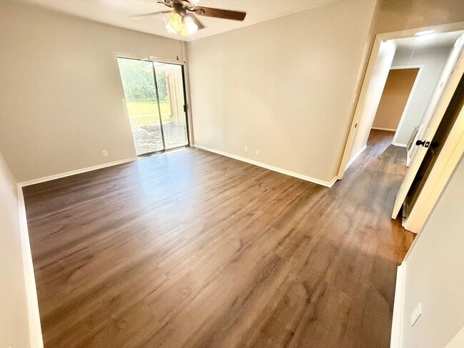 Building Photo - Newly renovated 2-bed/2-bath