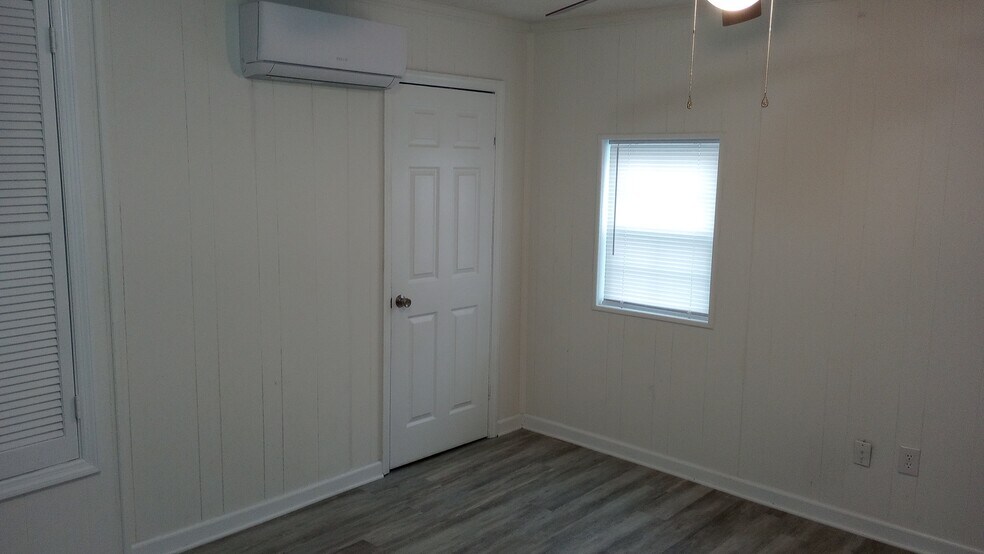 Building Photo - 1920 Walker St