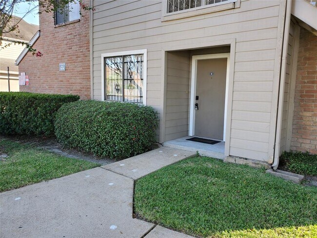 Primary Photo - 6701 Sands Point Dr