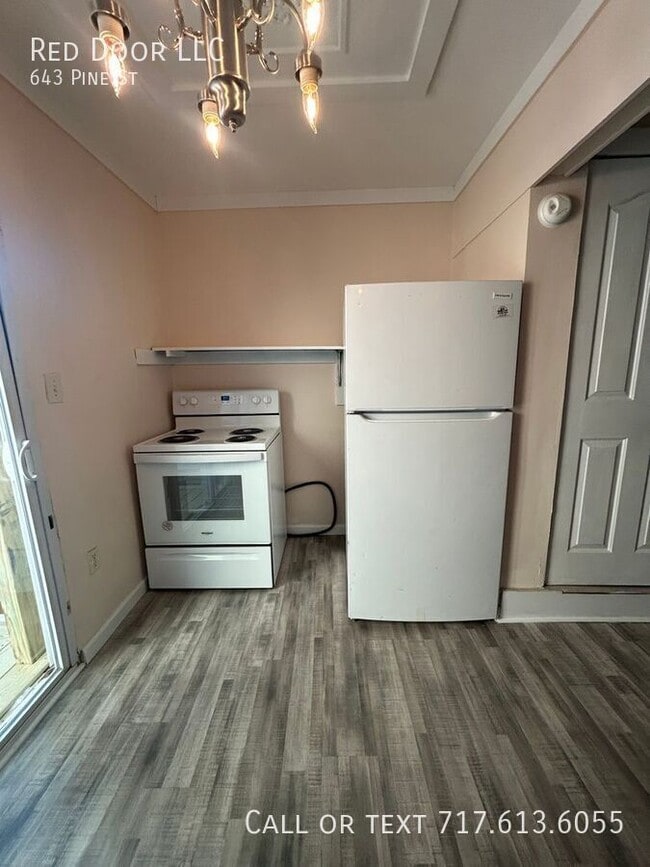 Building Photo - 643 Pine St