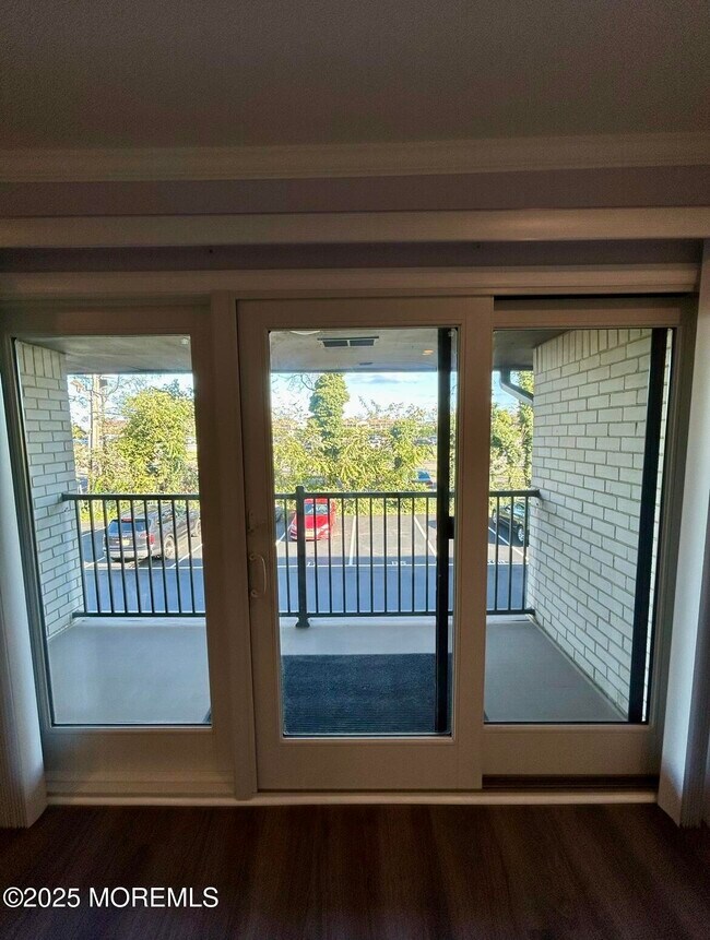 Building Photo - 330 Shore Dr