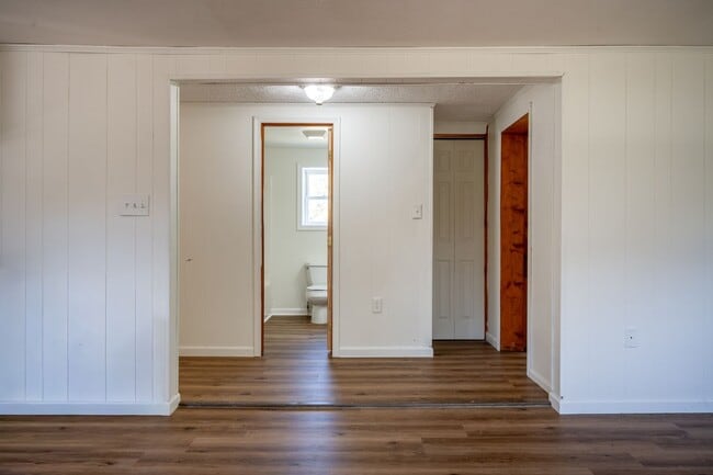 Building Photo - Updated 2 bedroom 1 bath in Fairlawn VA