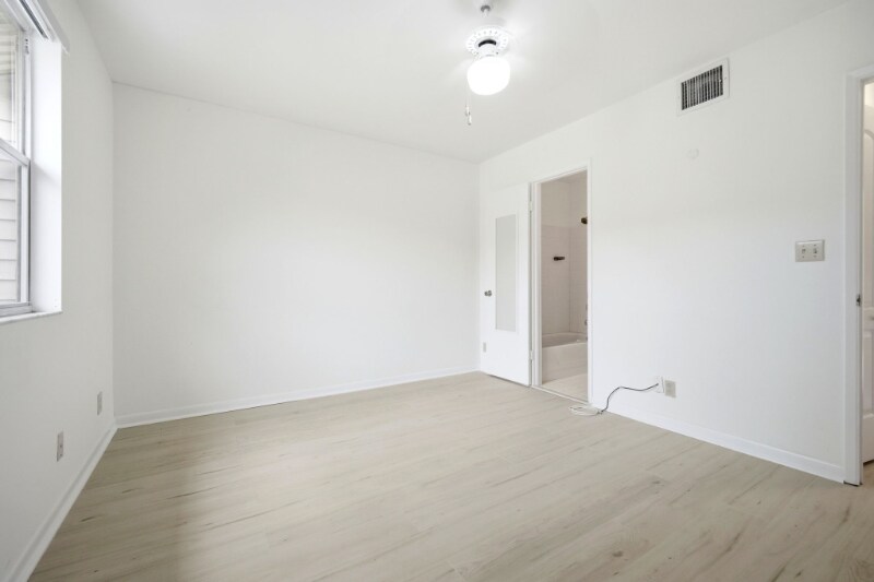 Building Photo - 2683 NE 15th St