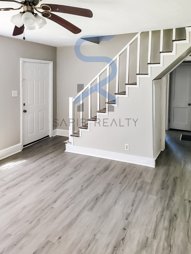 Building Photo - Move in before November 15th and choose yo...