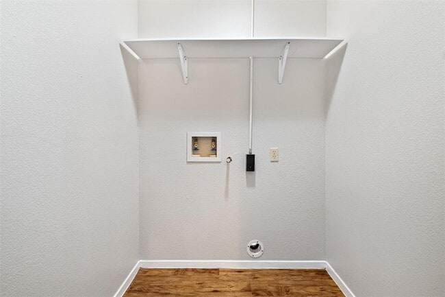 Building Photo - 6618 Cherrywood Ln