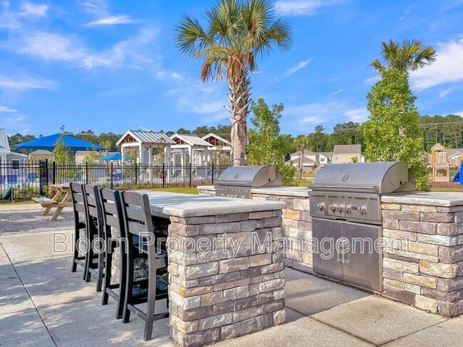 Building Photo - 448 Cedarview Rd