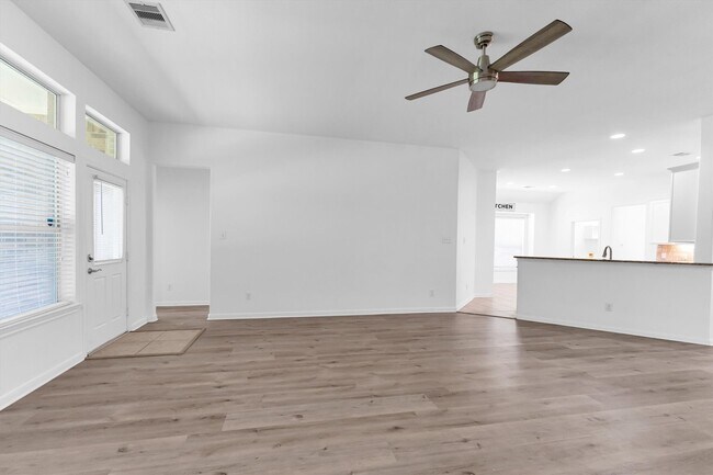 Building Photo - 14823 Yellow Begonia Dr