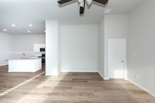 Building Photo - 403 Cross Barn Blvd