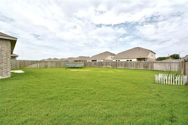 Building Photo - 21716 Windmill Ranch Ave