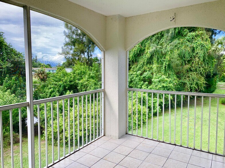 Building Photo - 815 W Boynton Beach Blvd