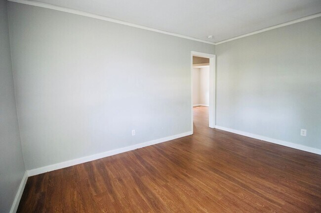 Building Photo - 2 Bedroom, 1 Bath in West Columbia