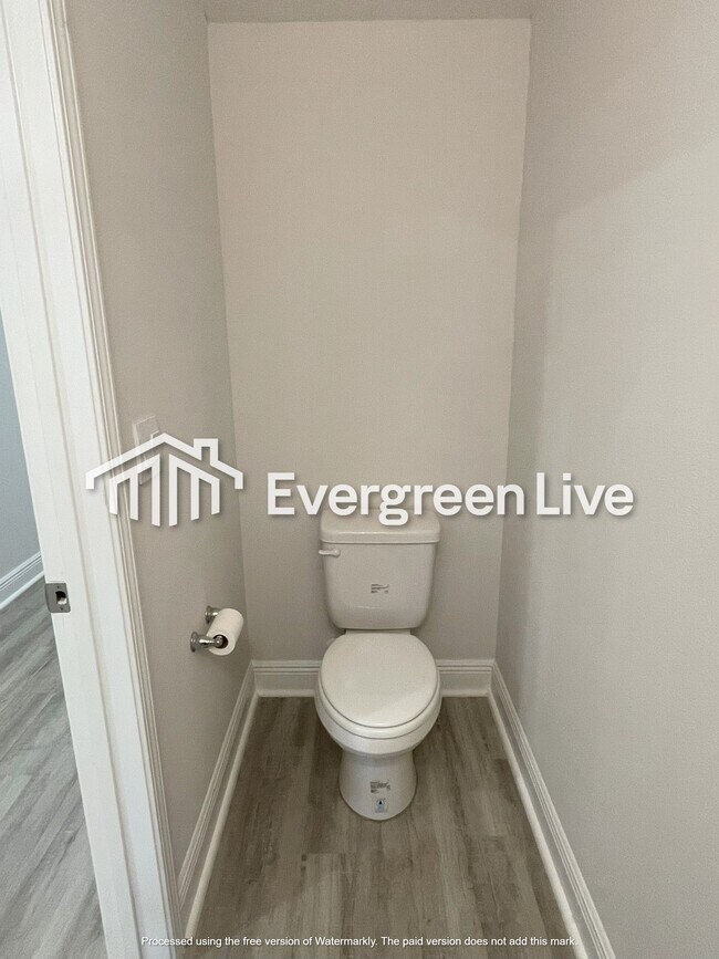 Building Photo - 9819 Fowler Ave