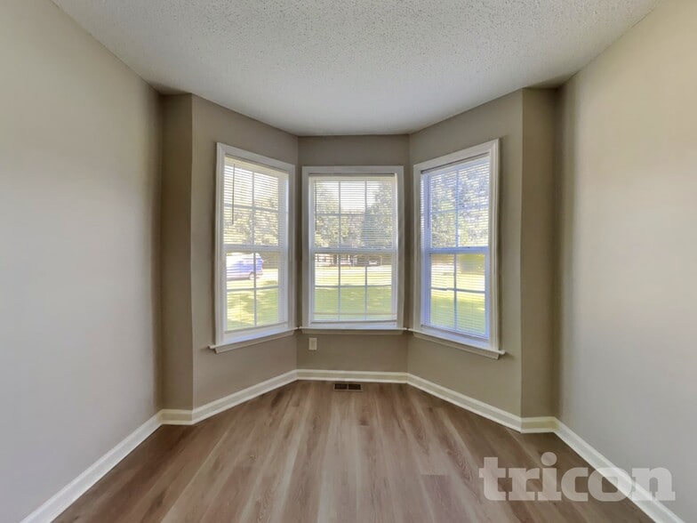Building Photo - 125 Pinto Dr