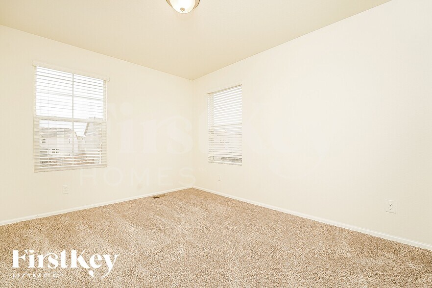 Building Photo - 816 Draw St