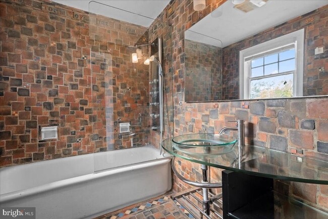 Building Photo - 182 W Court St