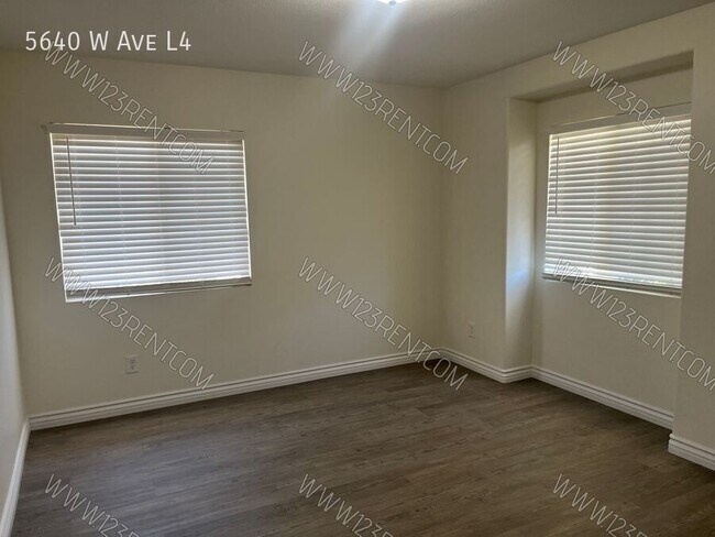 Building Photo - 5640 W Ave L4